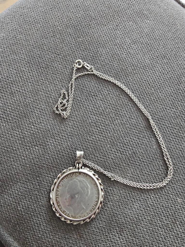 Hanger met zilveren munt uit Curaçao uit 1944, Met hanger, Gebruikt, Ophalen of Verzenden, Zilver