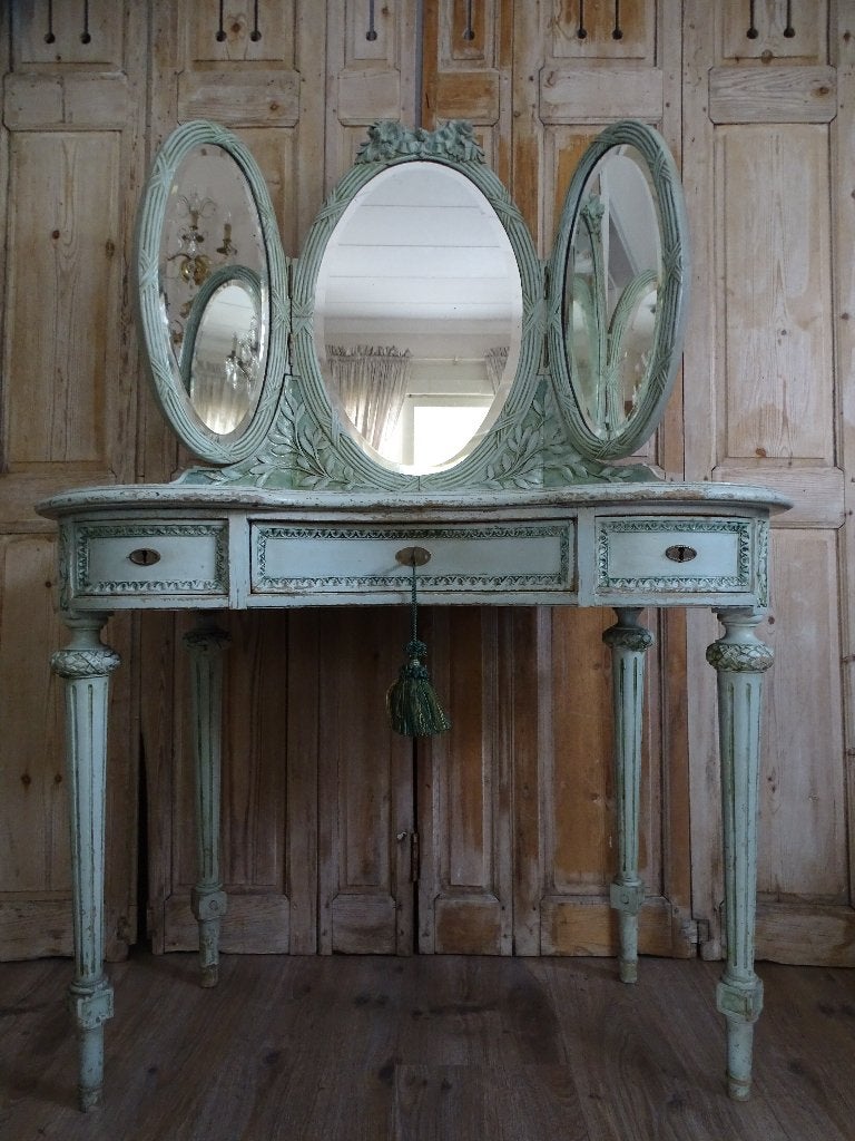 Prachtige kaptafel in de oude verf, Ophalen
