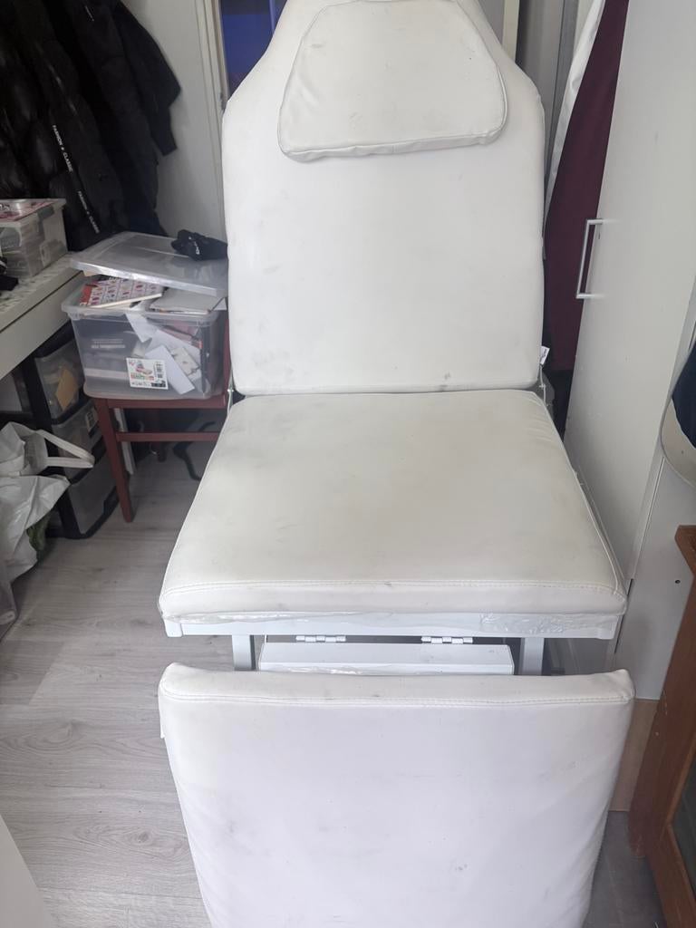 Te koop massage tafel of te wel tattoo stoel, Ophalen of Verzenden, Zo goed als nieuw, Massagetafel