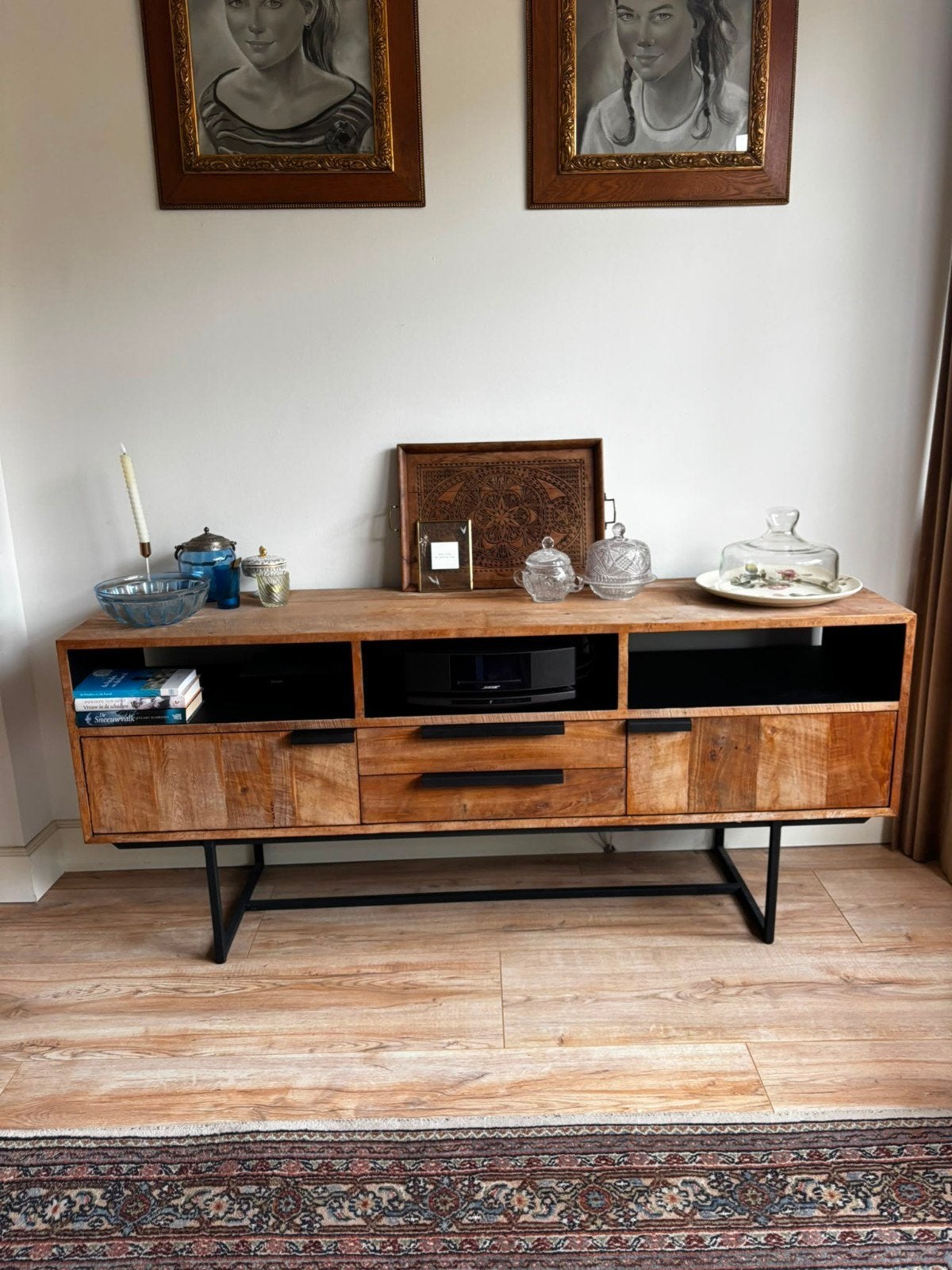 Mooi mangohouten dressoir te koop, Ophalen, Zo goed als nieuw, 25 tot 50 cm, 150 tot 200 cm