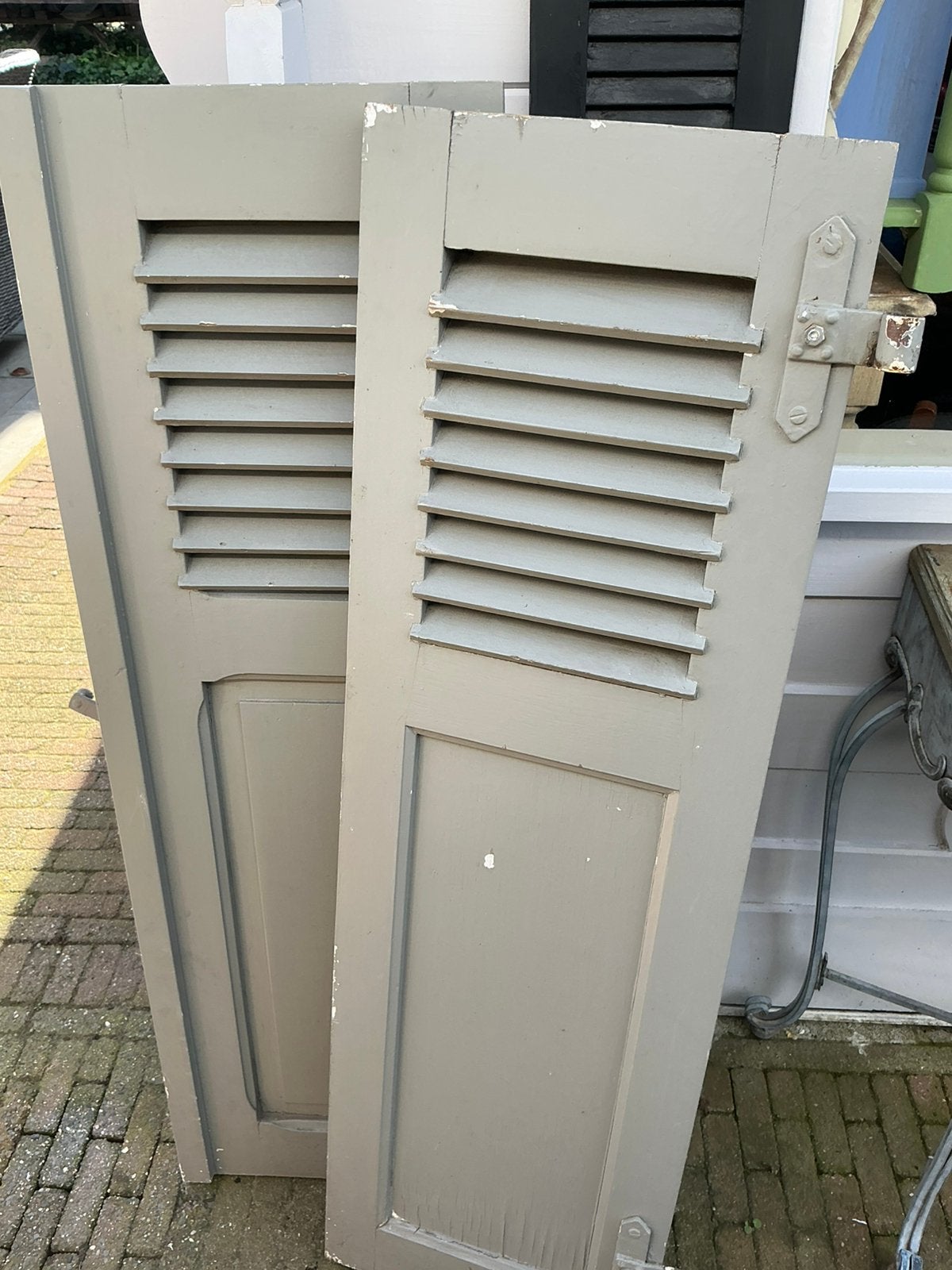 2 antieke luiken, Ophalen