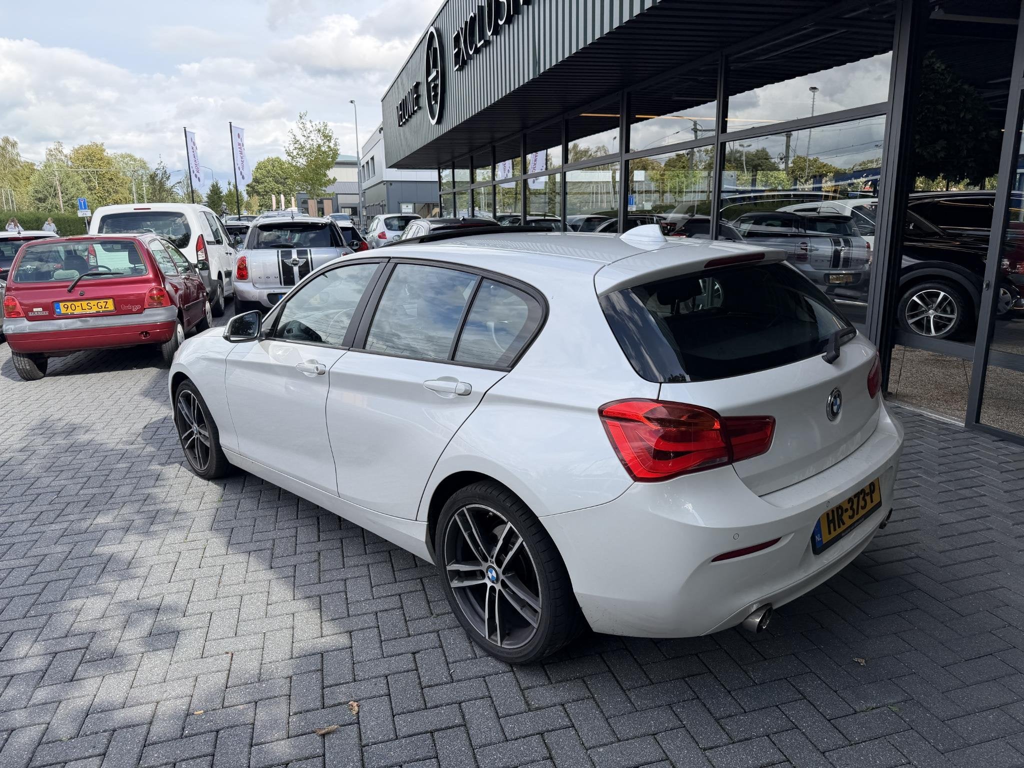 BMW 1-serie 118i EDE | Schuif/kanteldak | Nieuwe Service & A, Auto's, Gebruikt, Wit, Origineel Nederlands, 650 kg