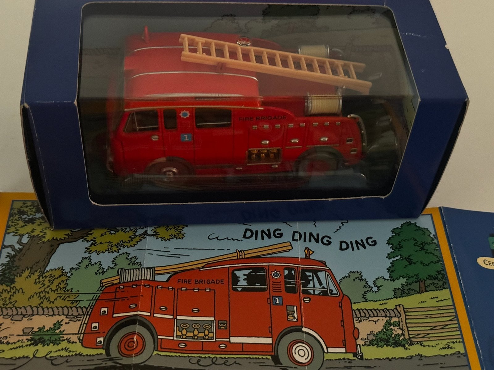 Kuifje auto 1:43  de brandweerwagen uit zwarte rosten, Ophalen of Verzenden, Kuifje, Zo goed als nieuw, Beeldje of Figuurtje