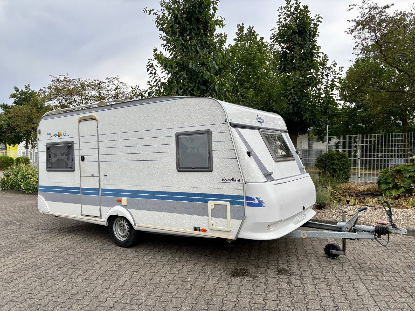 Hobby 460 UFe Excellent 2000 | BOVAG 2025 | Brand voortent, Rondzit, Hobby, Frans bed, 750 - 1000 kg