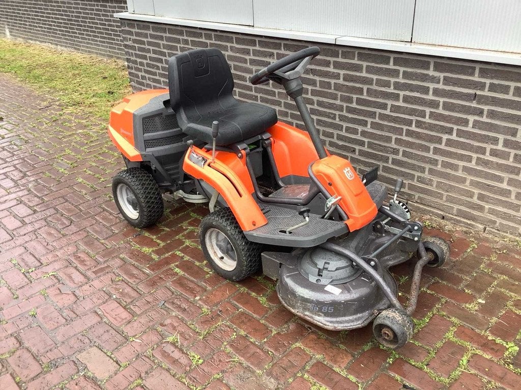 Husqvarna R111B Zitmaaier, Maaier