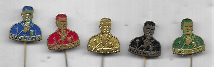 5 LEO HORN SCHEIDSRECHTER SPELDEN UIT 1 SERIE, Ophalen of Verzenden, Gebruikt, Overige onderwerpen, Speldje of Pin