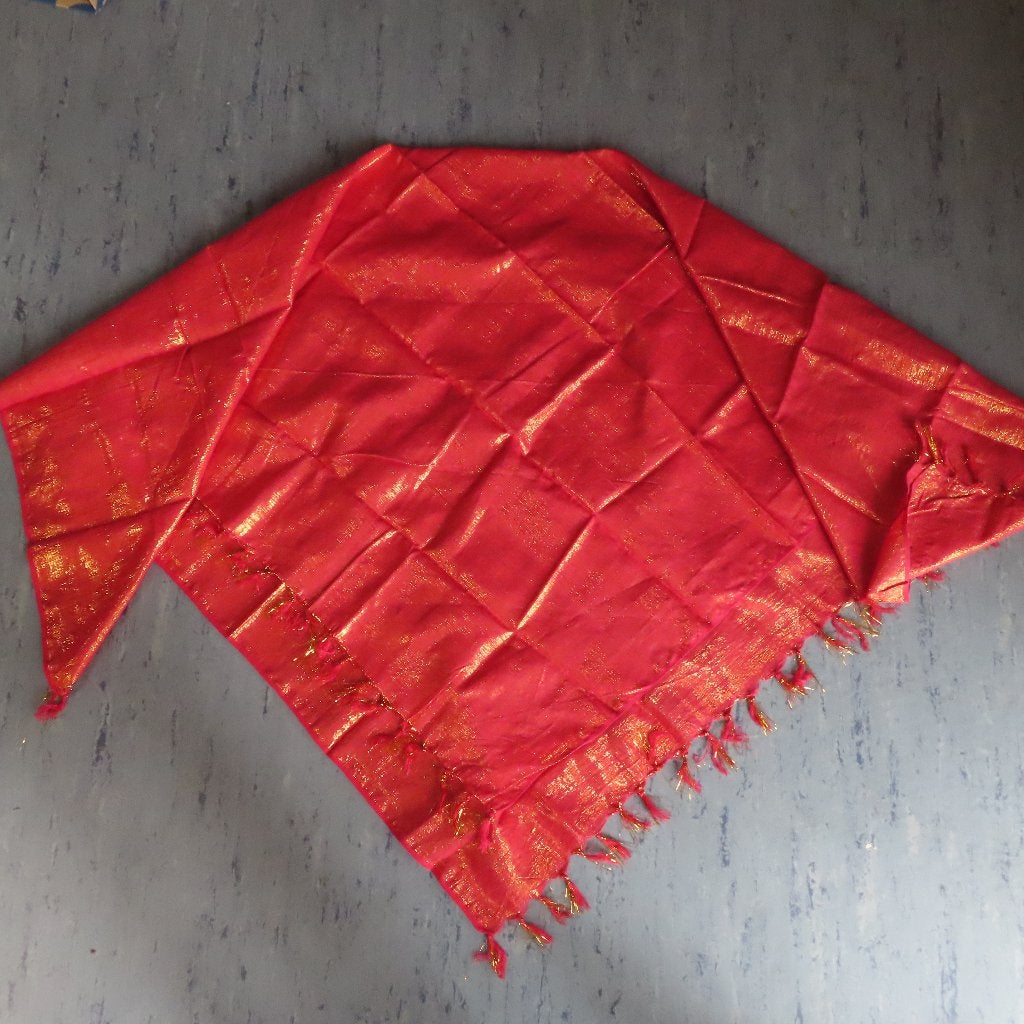 oranje-rode sjaal met goudkleurig stiksel kan  bij Sarong, Verzenden, Zo goed als nieuw, Maat 38/40 (M), Sjaal