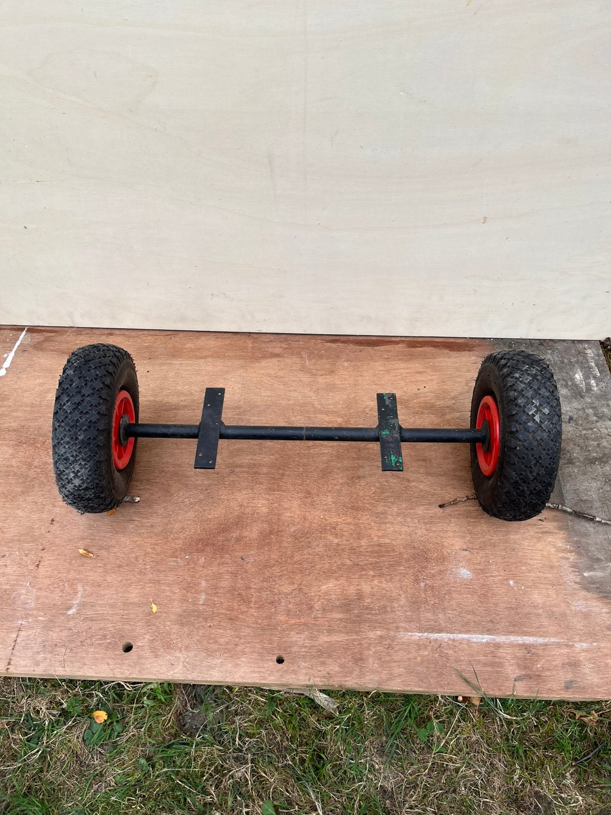Te koop: booderkar wielen met as .70cm breed, Ophalen, Gebruikt, Vierlijns