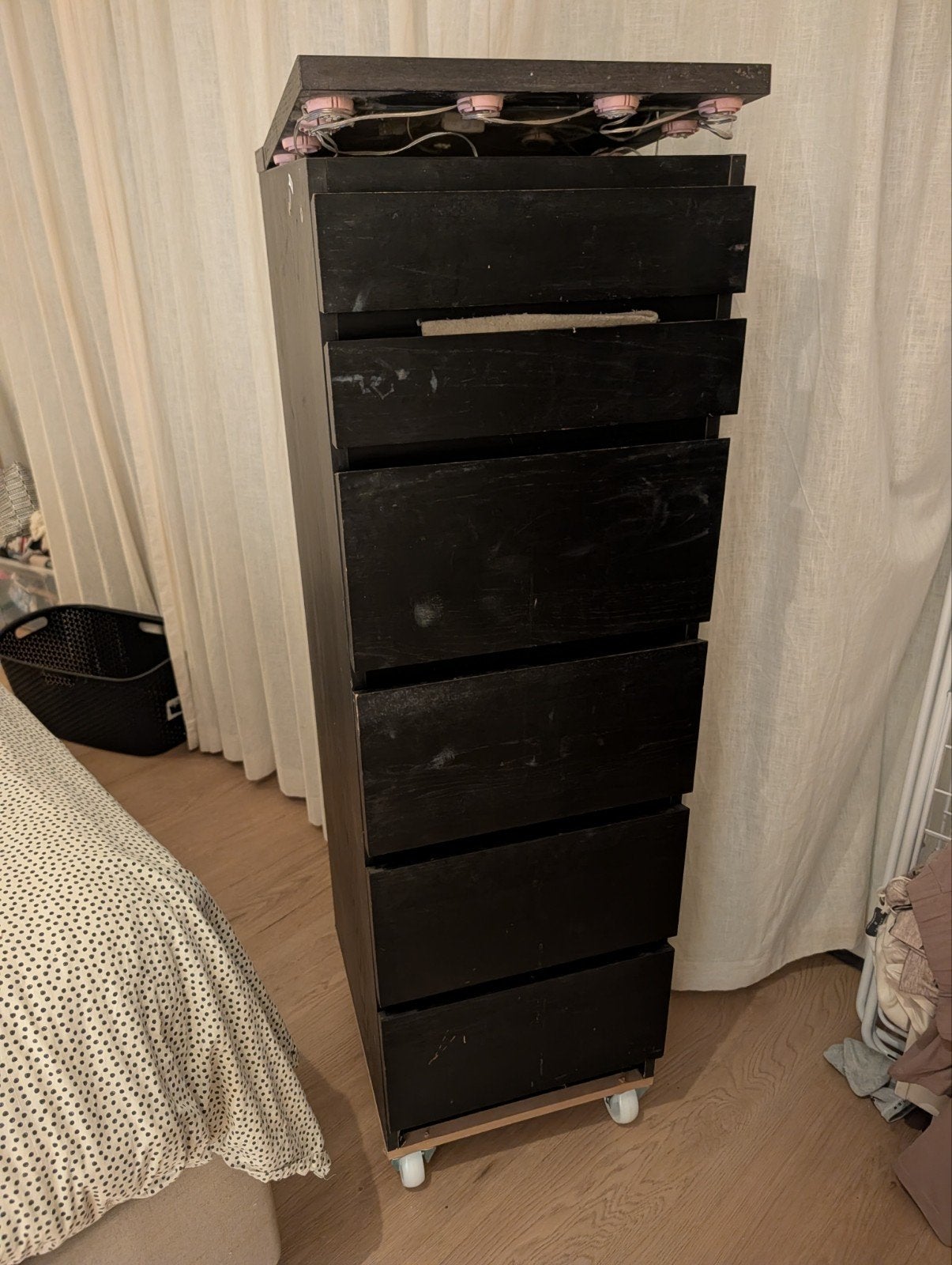 ikea - zwarte ladekast op wieltjes - Handig en compact, Ophalen, Minder dan 50 cm, Gebruikt, Modern, functioneel