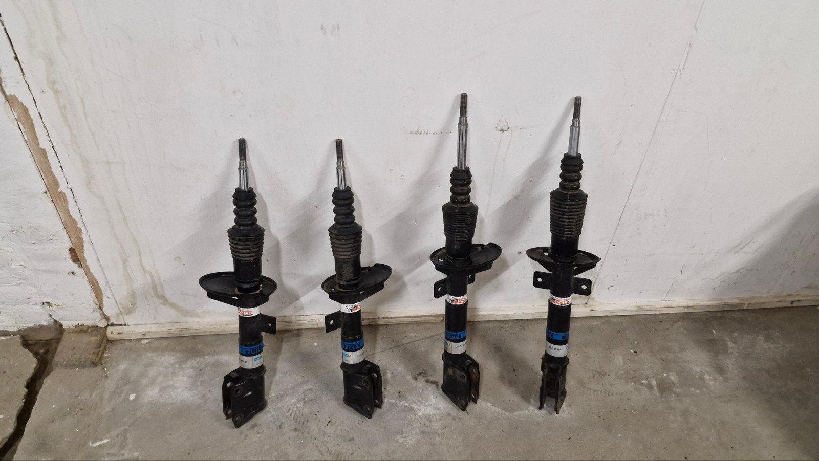 Dacia Duster 4x4 20mm Verhogingset - Mudster Bilstein, Ophalen, Gebruikt, Dacia