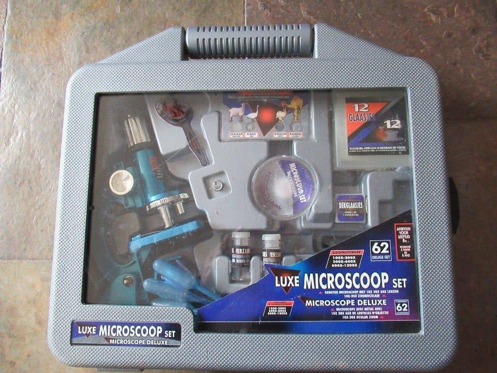 MICROSCOOP in doos helemaal compleet Luxe uitvoering € 40, Ophalen of Verzenden, Zo goed als nieuw, Biologische microscoop