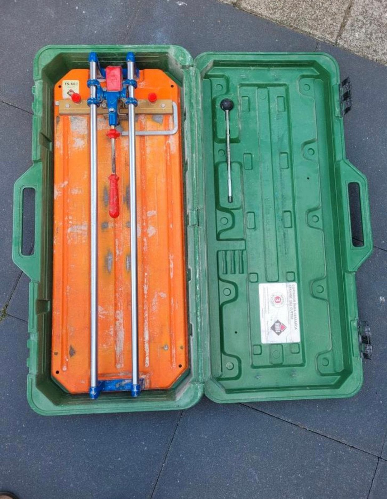 *te huur * tegelsnijder Rubi 60, Ophalen, Zo goed als nieuw