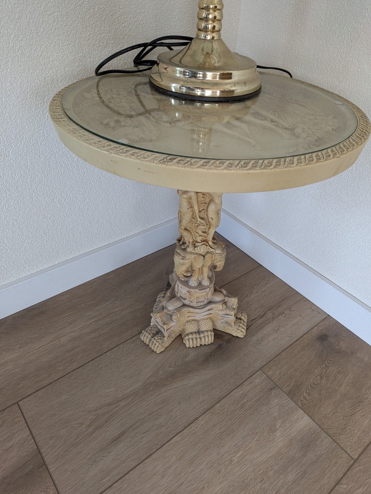Antieke bijzettafel met oosters tafereel, Ophalen