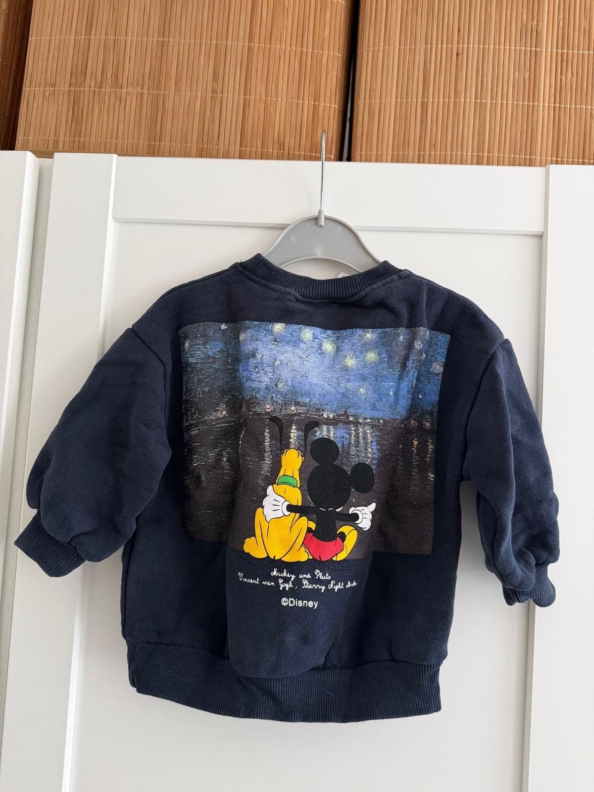 Zara Disney Mickey Mouse x Van Gogh sweatshirt maat 86, Kinderen en Baby's, Ophalen of Verzenden, Zo goed als nieuw, Zara, Truitje of Vestje