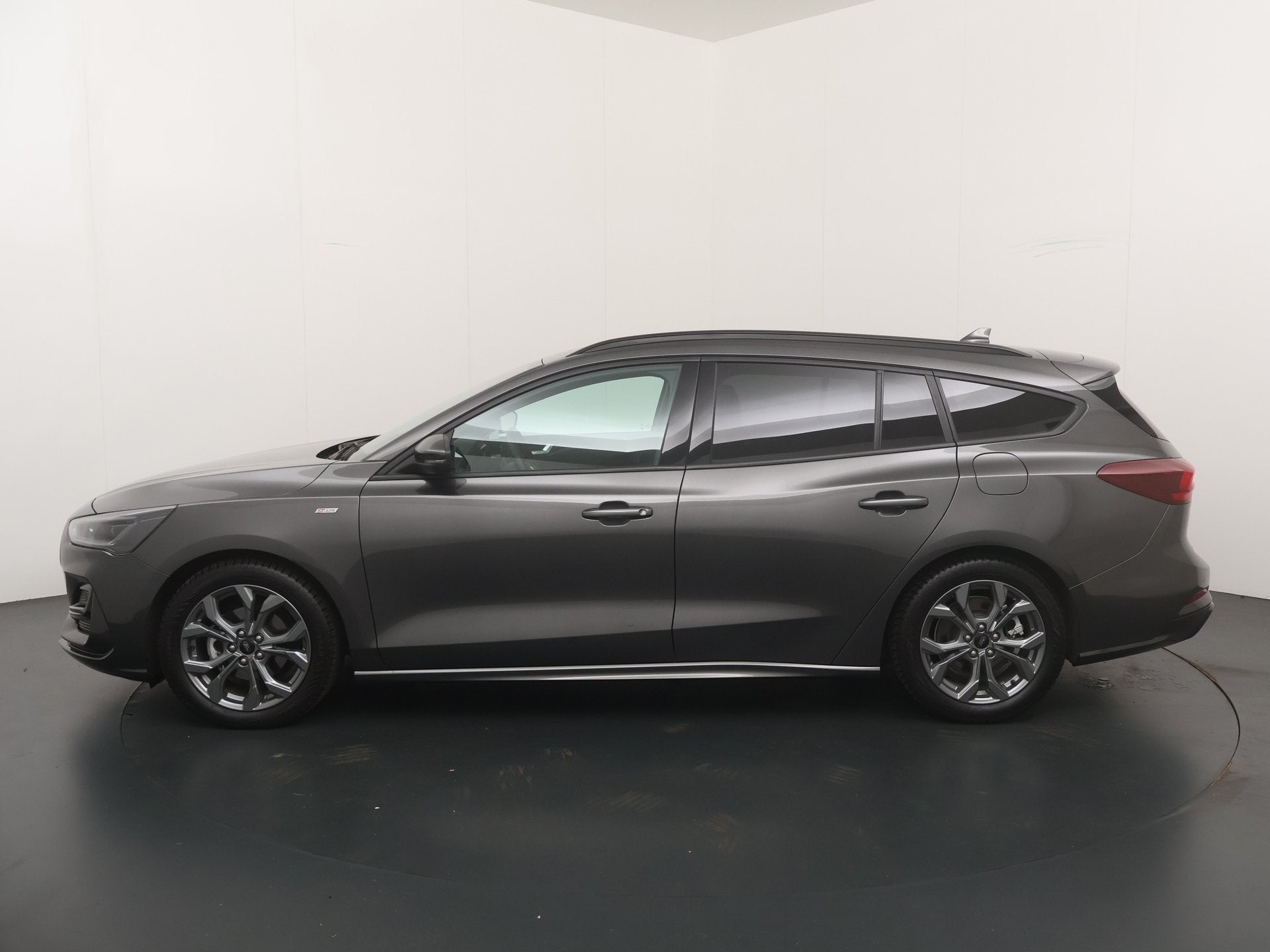 Ford FOCUS Wagon EcoBoost Hybrid 155pk ST Line X | AUTOMAAT, Stof, Gebruikt, 155 pk, 19 km/l