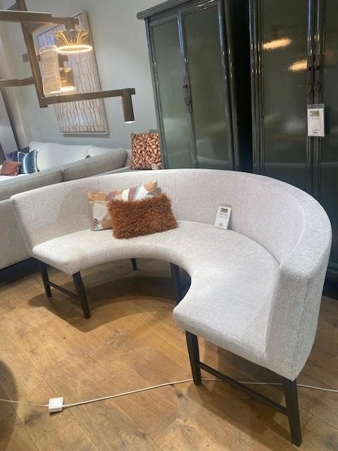 Ronde ultimate lounge Eetbank (showmodel winkel Den Haag), Ophalen, Hout, Overige kleuren, Nieuw