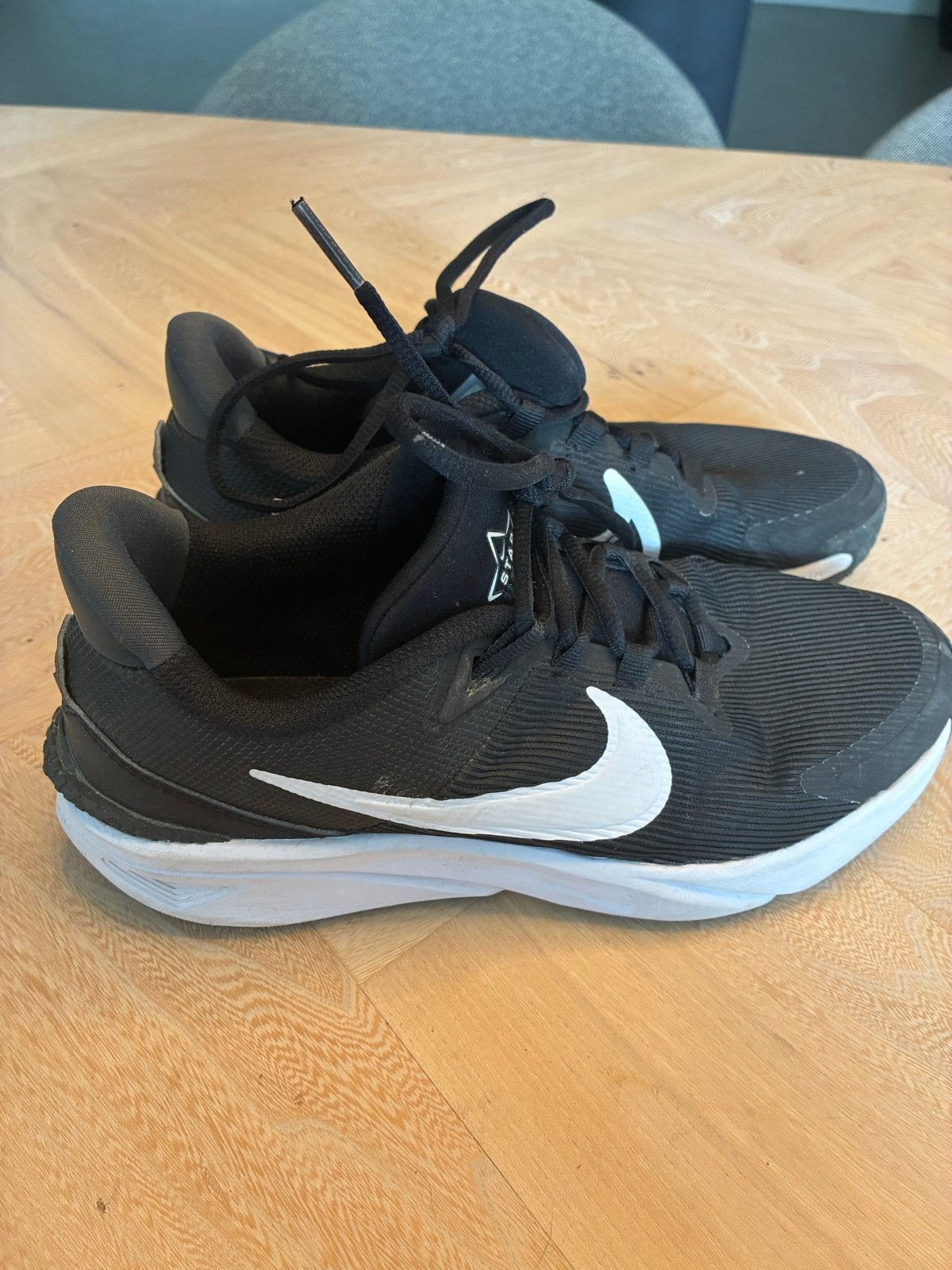 Nike Star Runner sportschoenen maat 38,5, Ophalen of Verzenden, Zo goed als nieuw
