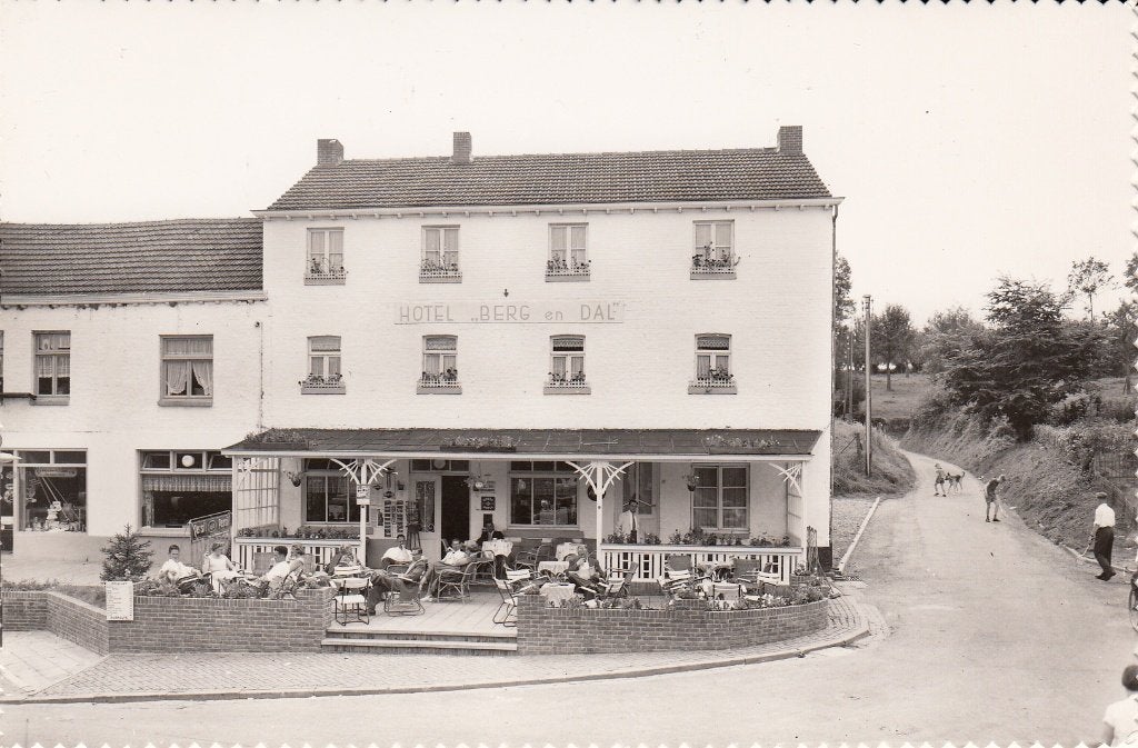 Slenaken   BondshotelBerg en Dal, Ophalen of Verzenden, 1940 tot 1960, Ongelopen, Limburg