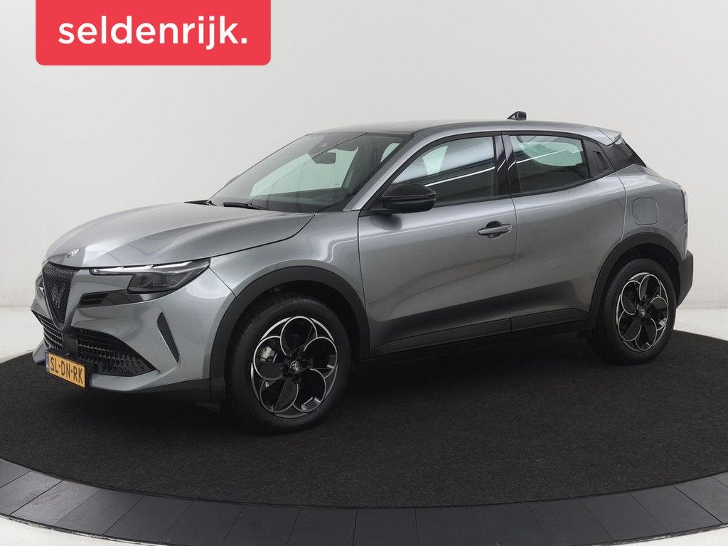 Alfa Romeo Junior Elettrica 54 kWh | SOH 97,3% | Adaptive cr, 413 km, Stof, Gebruikt, Parkeersensor