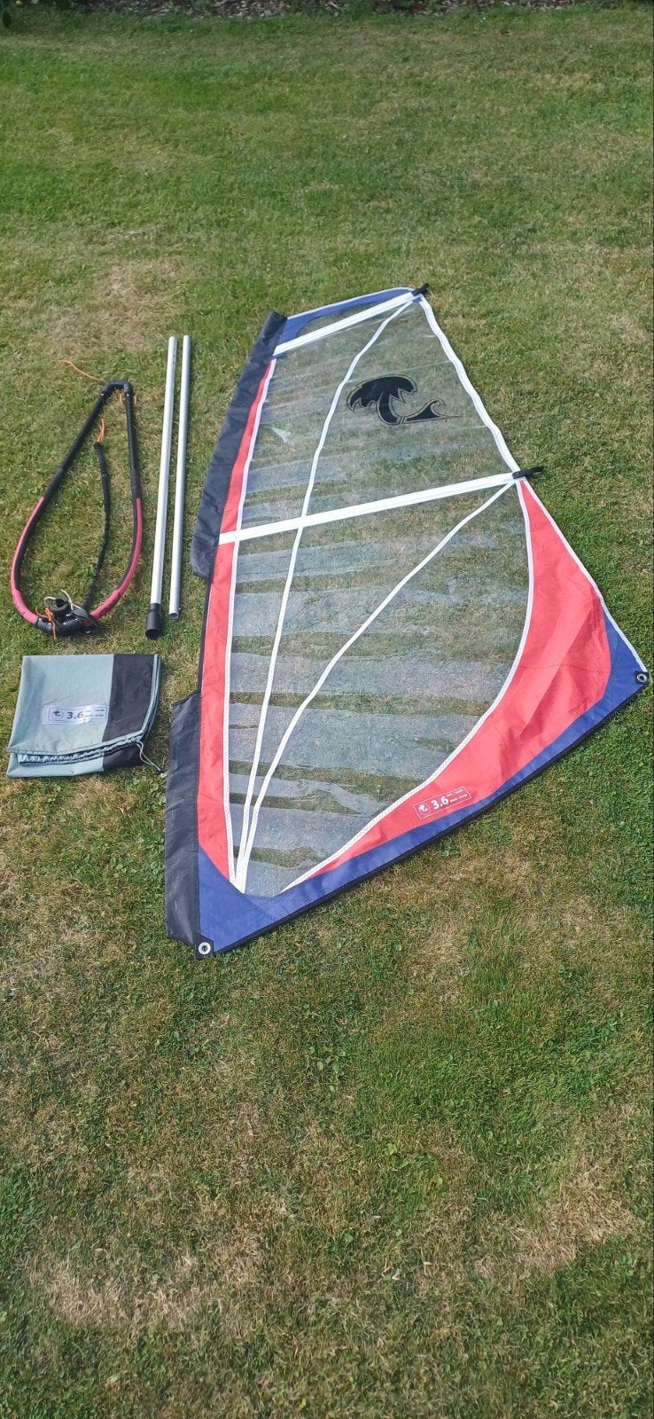 Kinderwindsurfzeil Tiki 3.6 m² met giek en mast, Watersport en Boten, Windsurfen, Met zeil(en), Gebruikt, Minder dan 3.5 m², Complete set