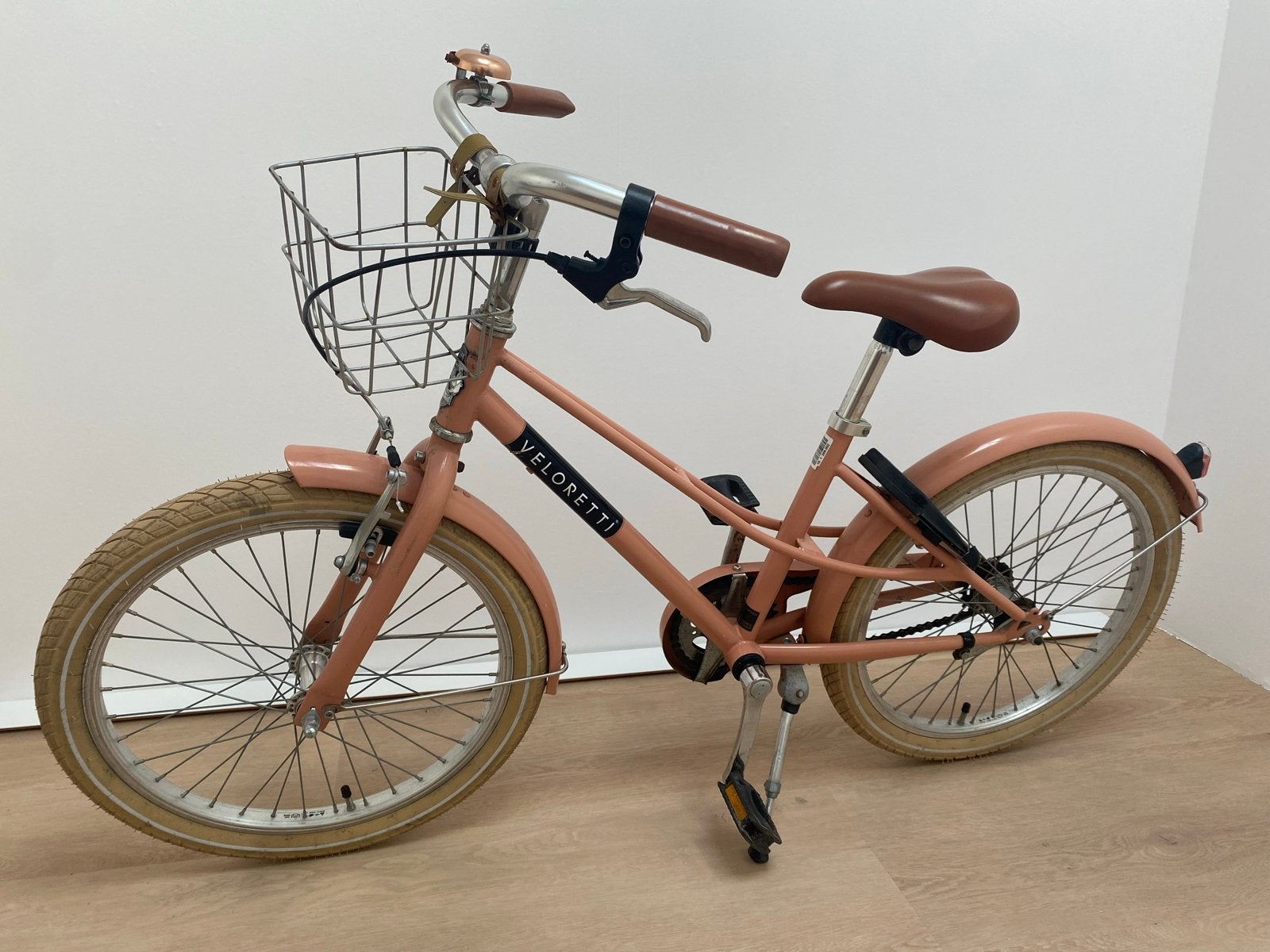 Veloretti meisjesfiets 20 inch zalmroze met accessoires, Ophalen of Verzenden, Gebruikt, 20 inch, Handrem