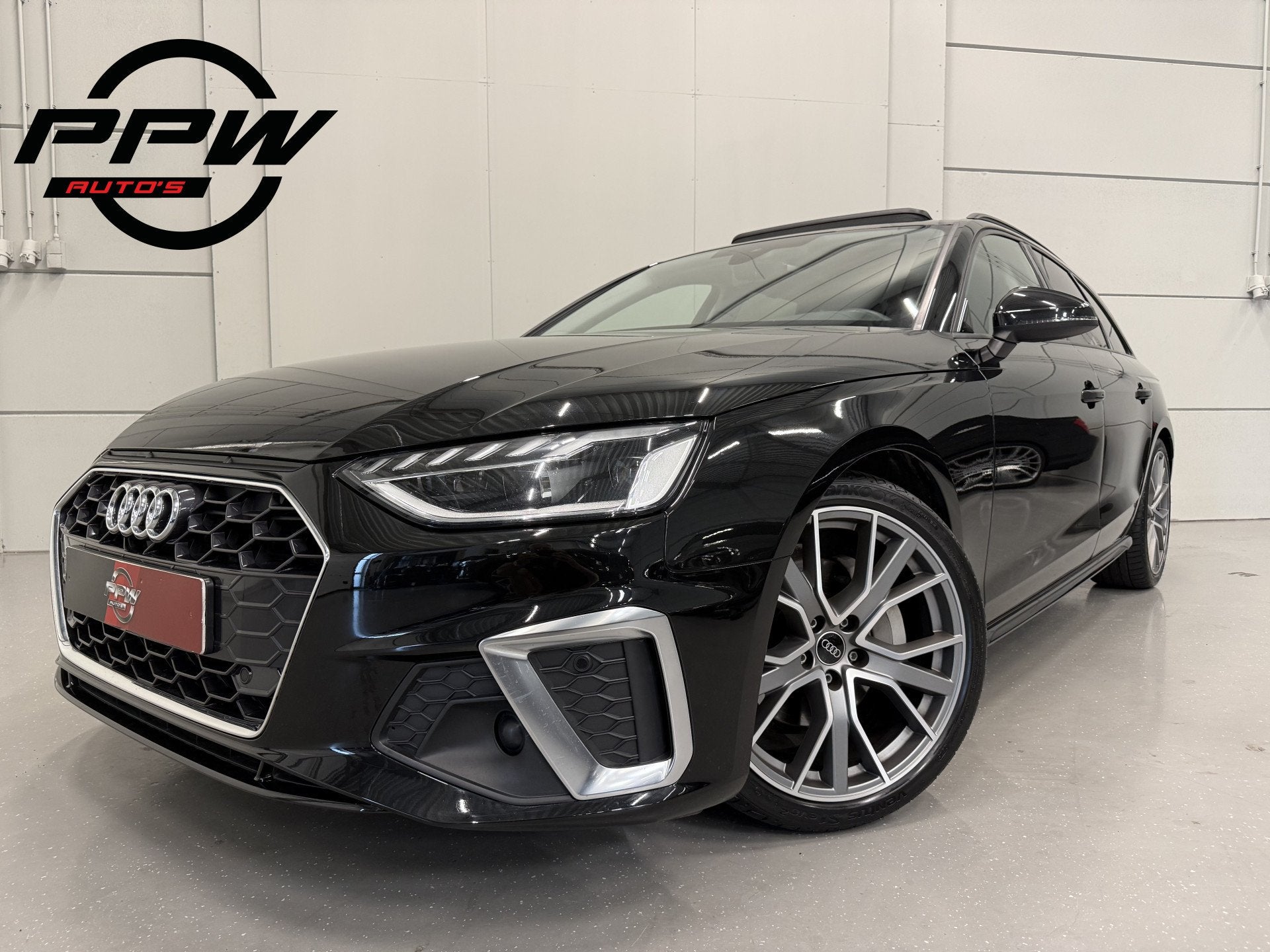 Audi A4 Avant 40 TFSI 204PK S-Line Facelift PANO/TREKHAAK/AC, Stof, Gebruikt, Zwart, 4 cilinders