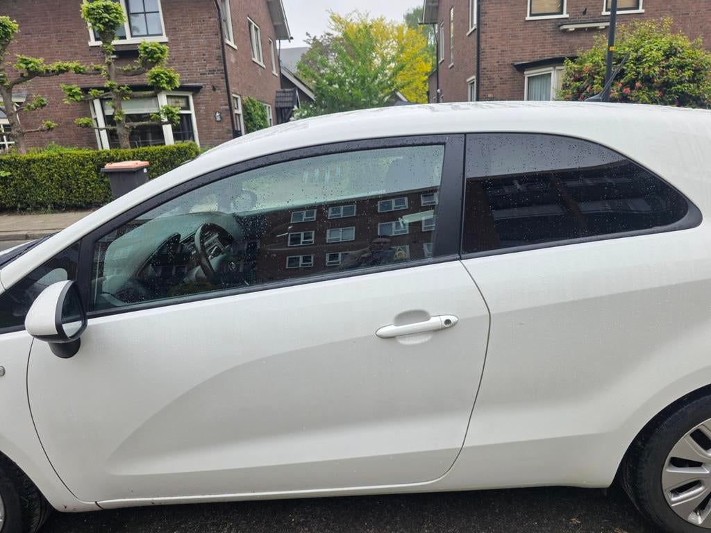 Kia Rio 1.2 I 3DRS 2014 Wit, Auto's, Voorwielaandrijving, Zwart, 4 cilinders, Wit