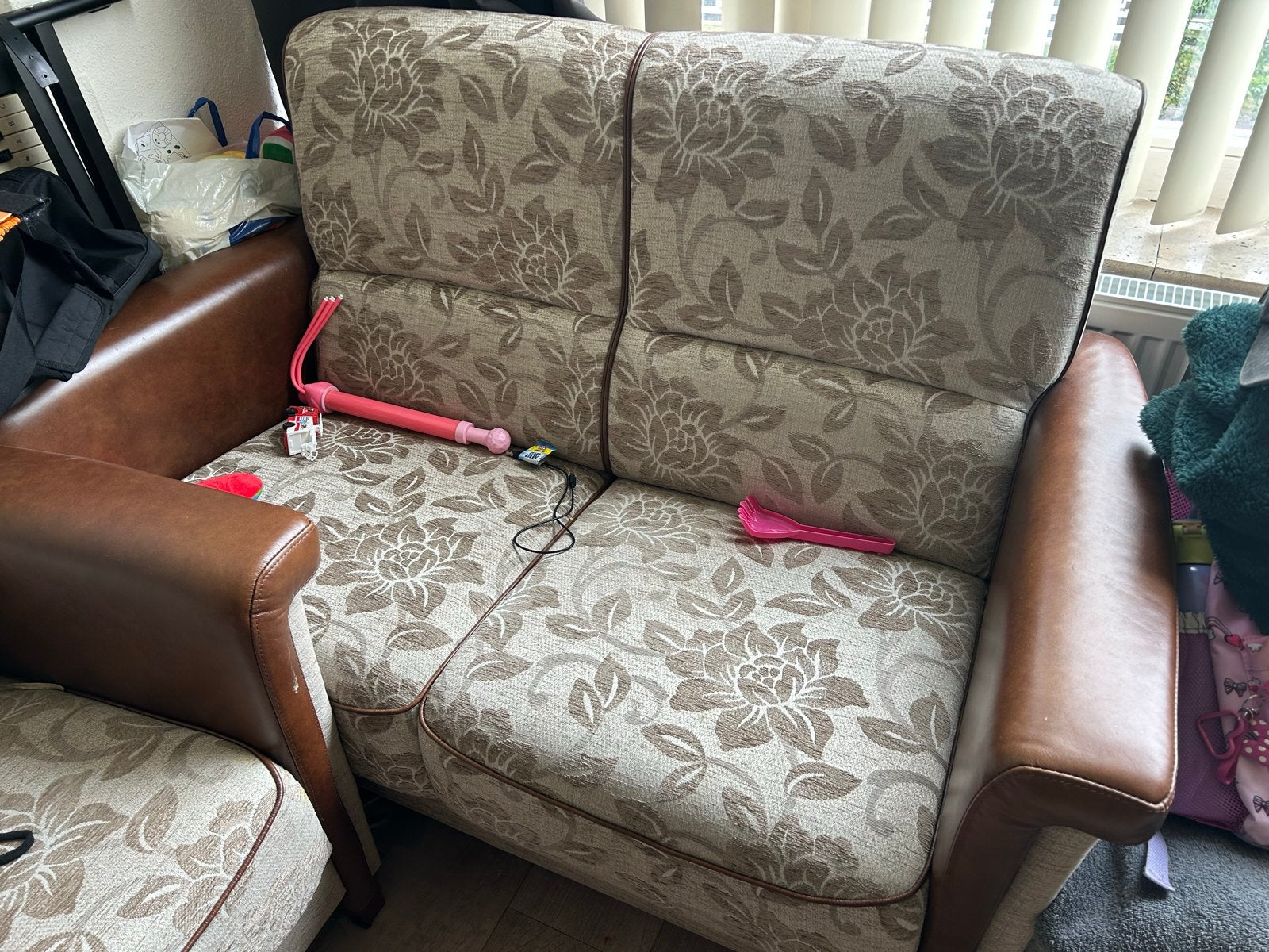 Comfortabele tweepersoonsbank met bloemmotief, Ophalen, Gebruikt, 150 tot 200 cm, Tweepersoons