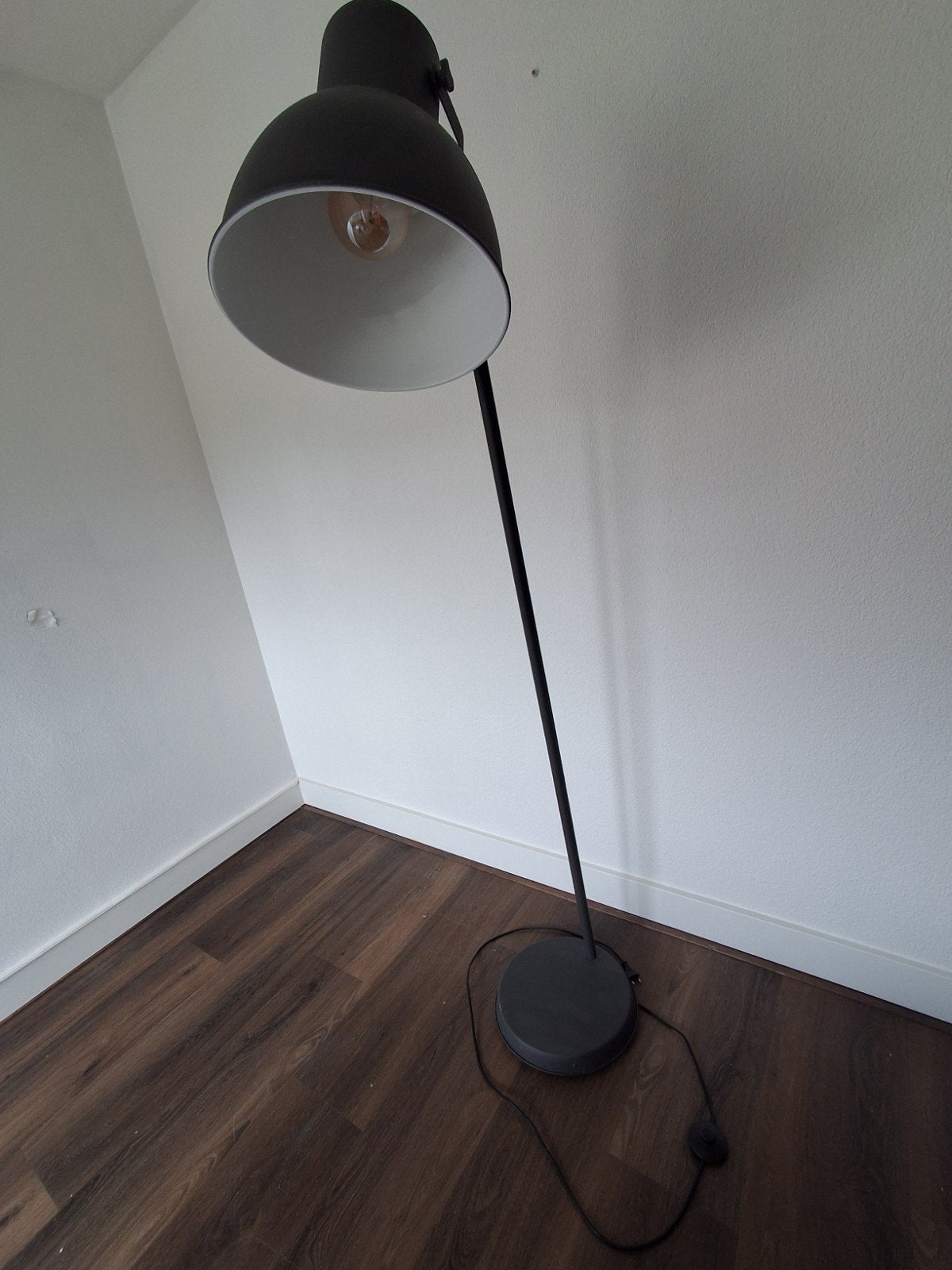 IKEA hektar staande lamp, Huis en Inrichting, Lampen | Vloerlampen, Ophalen, Gebruikt, E27 (groot), Industrieel / rustiek