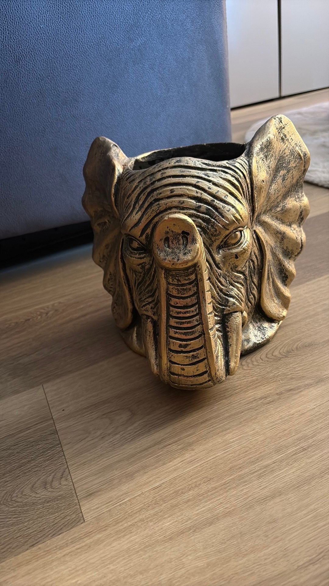 Bloempot goud olifant voor binnen, Tuin en Terras, Bloempotten, Ophalen, Binnen, Zo goed als nieuw, Overige vormen