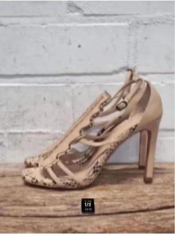 Lola Cruz - Mooie leren heels pumps maat 37 - Als nieuw €195, Kleding | Dames, Schoenen, Lola Cruz, Pumps, Beige, Ophalen of Verzenden