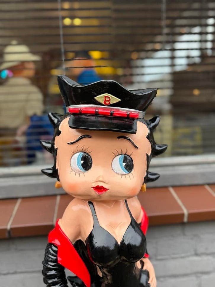 Betty Boop Beeld - Uniek Verzamelobject, Antiek en Kunst, Kunst | Beelden en Houtsnijwerken, Ophalen, Kunststof, 50 - 100 cm, Handgemaakt