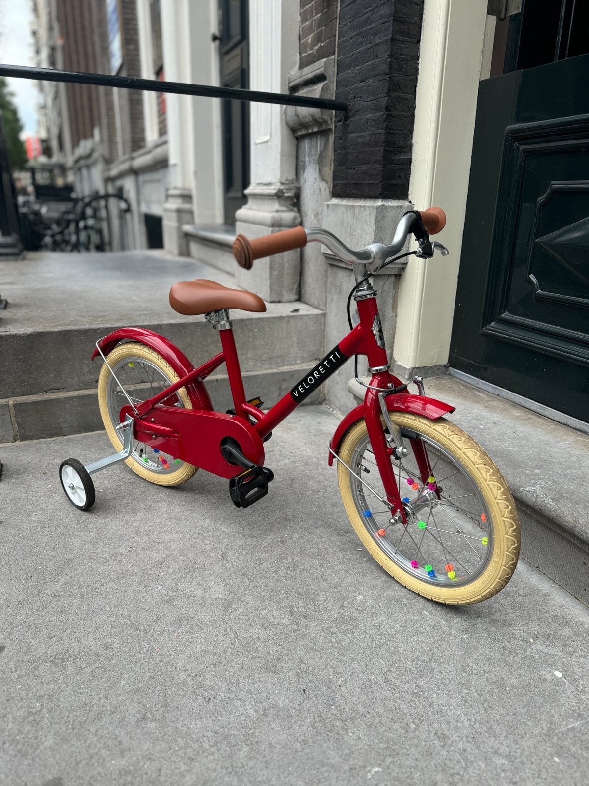 Kinderfiets Maxi Dakota Red 16 inch - Veloretti, Fietsen en Brommers, Ophalen, Zo goed als nieuw, 16 tot 20 inch, Zijwieltjes