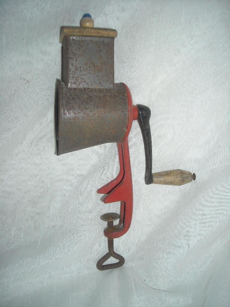 curiosa pepermolen, Ophalen