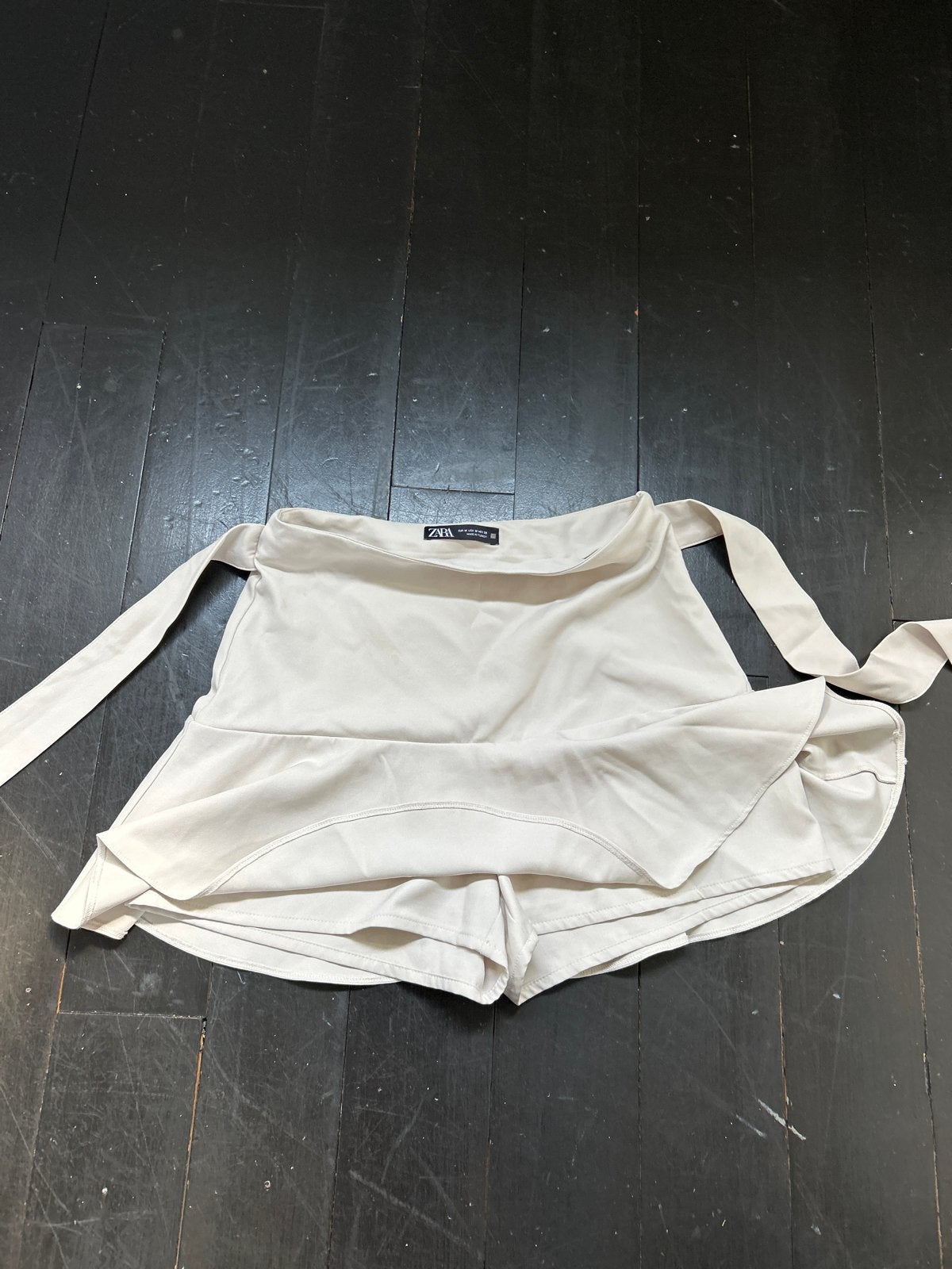Zara Skort - Crèmekleurige Rokbroek met Strikdetail, Maat 38/40 (M), Beige, Ophalen of Verzenden, Zo goed als nieuw