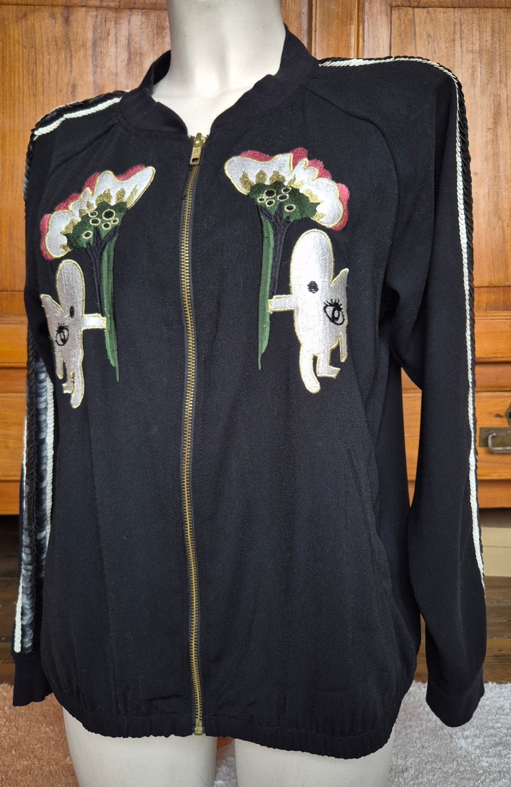 SVNTY Antwerpen Bomberjack Zwart met Borduurwerk Maat M, Kleding | Dames, Maat 38/40 (M), Zwart, Nieuw, Ophalen of Verzenden