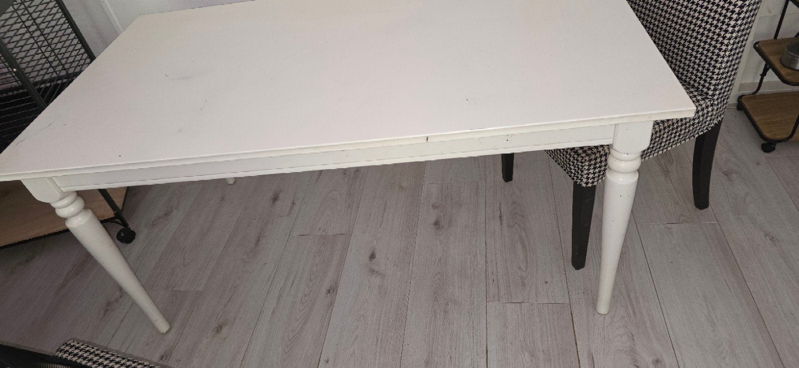 Witte eettafel met uitschuifbaar blad, Huis en Inrichting, Tafels | Eettafels, Ophalen, Gebruikt, 100 tot 150 cm, Klassiek, functioneel