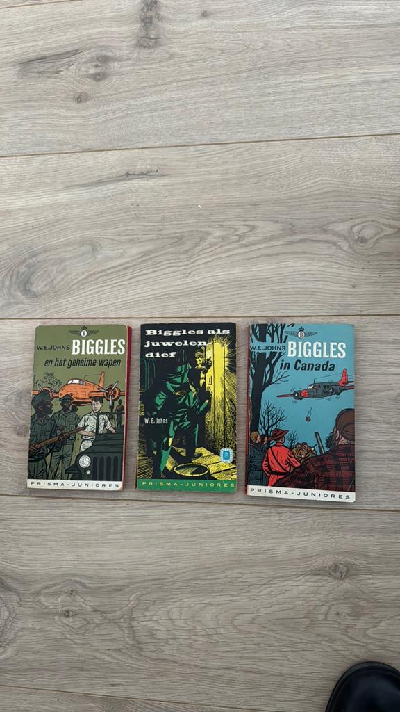 Biggles boeken set - 3 avonturen van W.E. Johns, Ophalen of Verzenden, Gelezen, Fictie