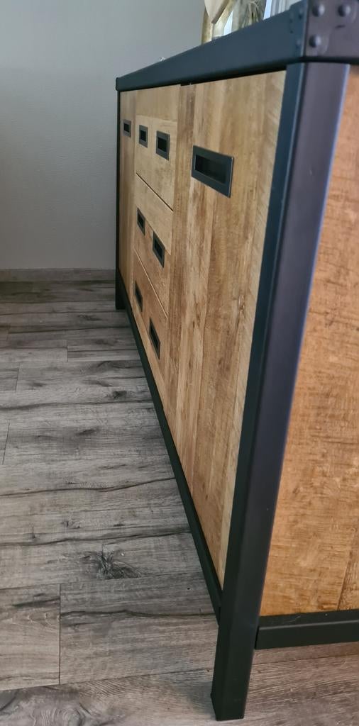 Dressoir zo goed als nieuw – kast, Huis en Inrichting, Kasten | Dressoirs, Ophalen, 150 tot 200 cm, Zo goed als nieuw, 25 tot 50 cm