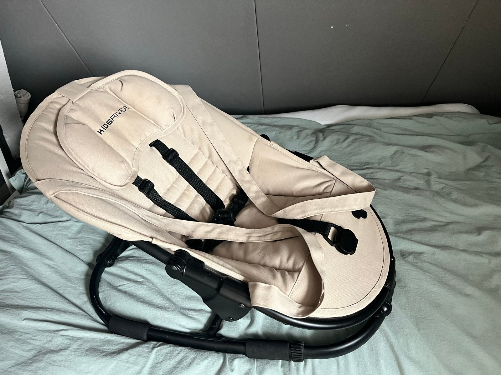 Kidsriver Wipstoel - Beige met Gordels en Verstelbaar, Gebruikt, Wipstoel, Met gordel(s) of riempje(s), Ophalen