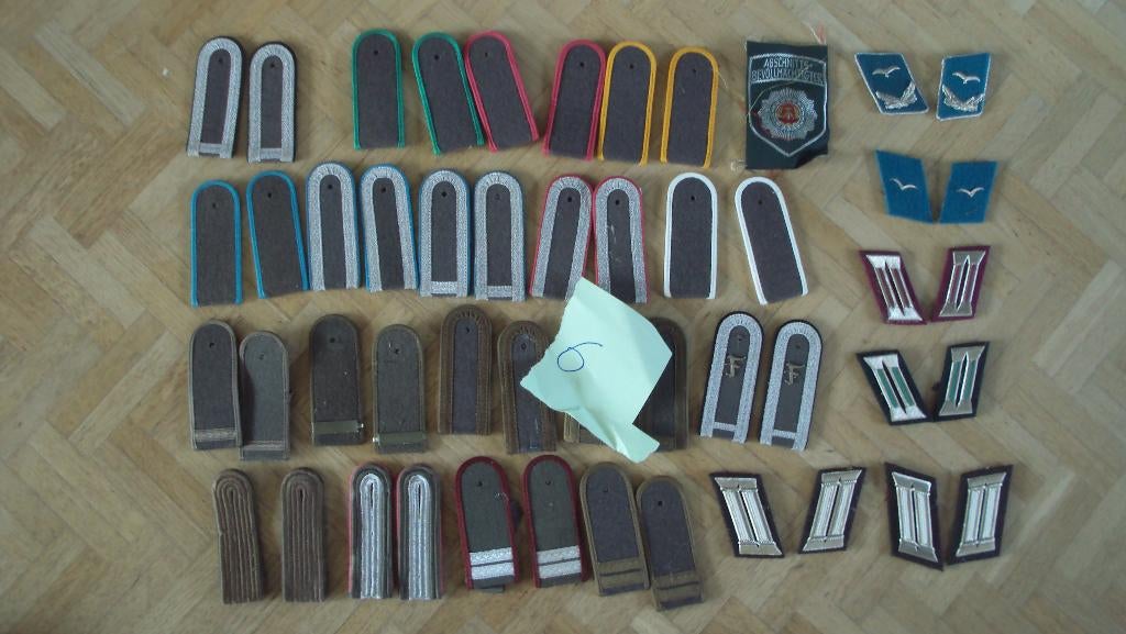 mooi lot DDR epauletten en kraagspiegels, Ophalen of Verzenden, Landmacht, Duitsland, Embleem of Badge