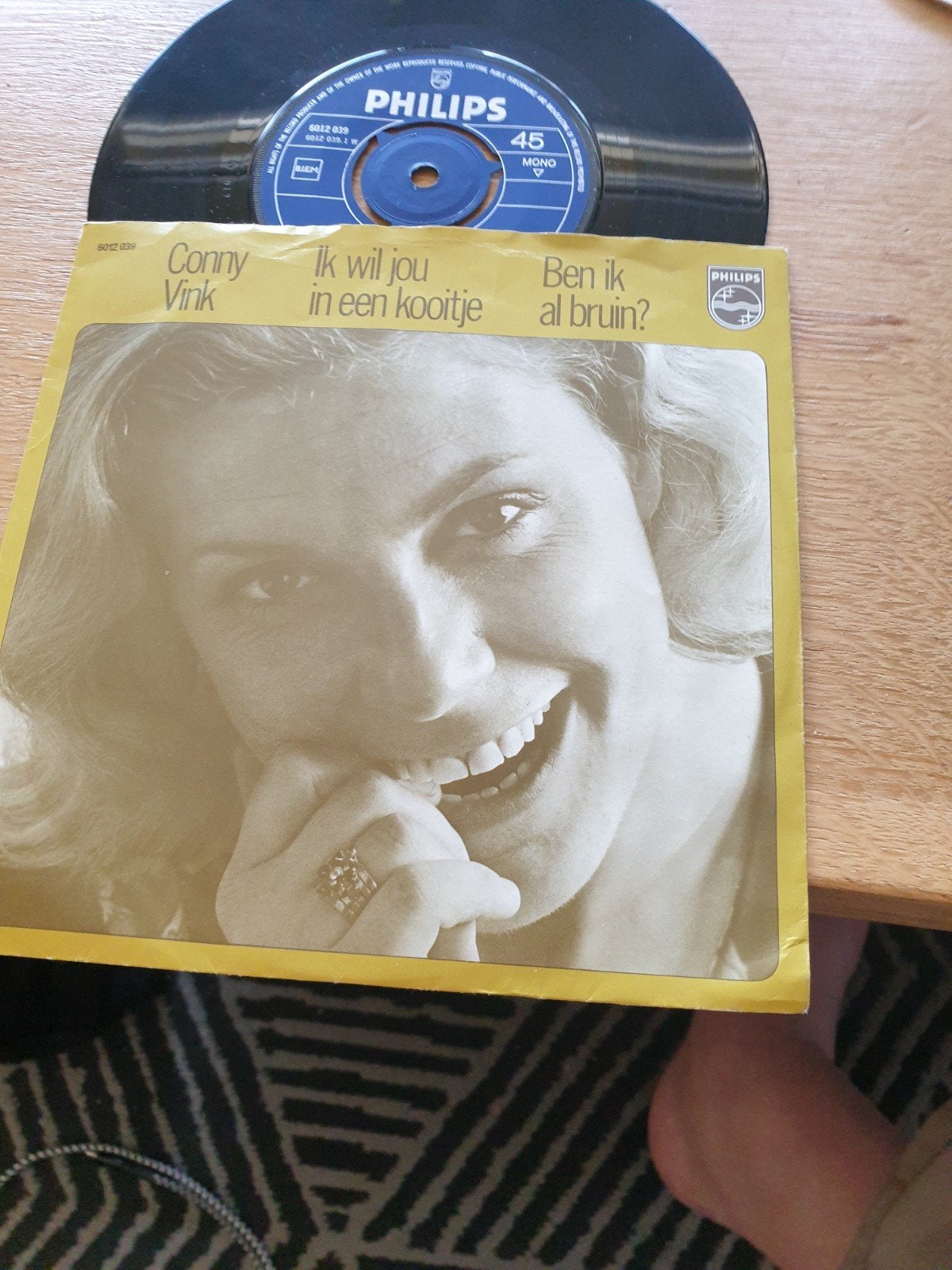 Conny Vink - Ik wil jou in een kooitje / Ben ik al bruin?, Originele persing, 7 inch, Single, Ophalen of Verzenden