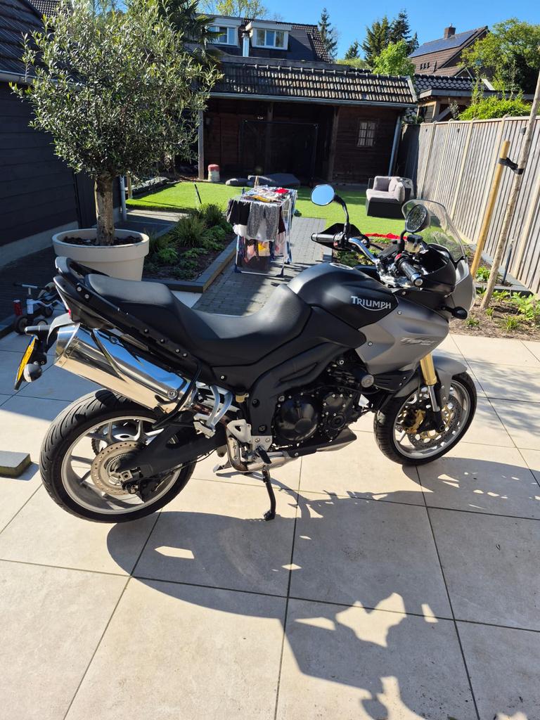 De mooiste  kleurstelling Triumph tiger 1050 met zijkoffers, Motoren, Motoren | Triumph, Particulier, Toermotor, meer dan 35 kW