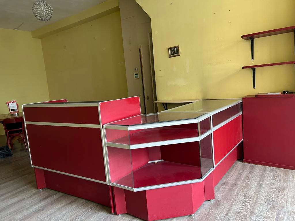 Vitrinekast met glas plus afrekening buffet, Ophalen, Zo goed als nieuw, Poppenhuis