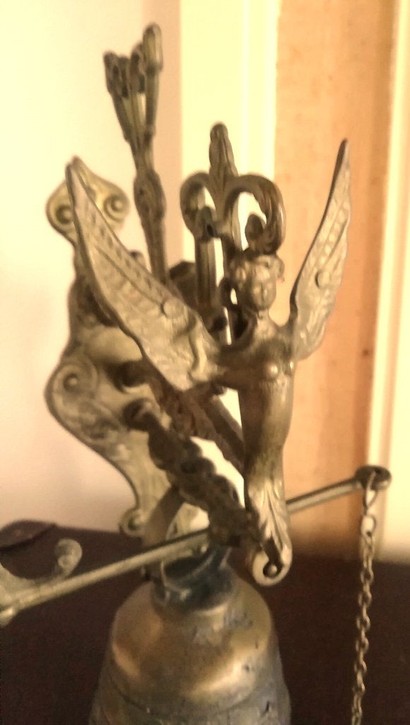 Bronzen kloosterbel ophangbeugel trekhandvat bewerkt engel, Antiek en Kunst, Ophalen