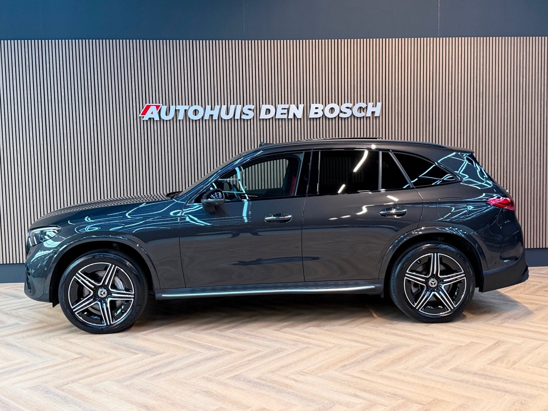 Mercedes-Benz GLC-klasse 400e 4MATIC AMG Line 381PK - Pano, Automaat, Gebruikt, Vierwielaandrijving, Adaptive Cruise Control