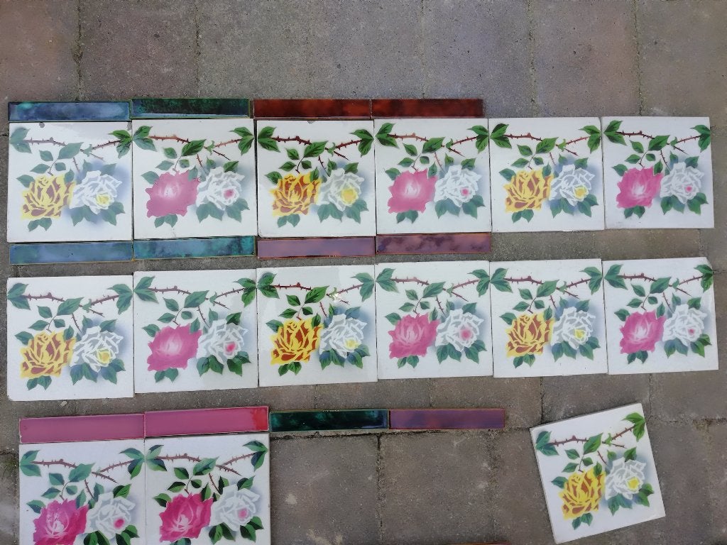 24 art nouveau wandtegels met rozenrand roze/geel bruine tak