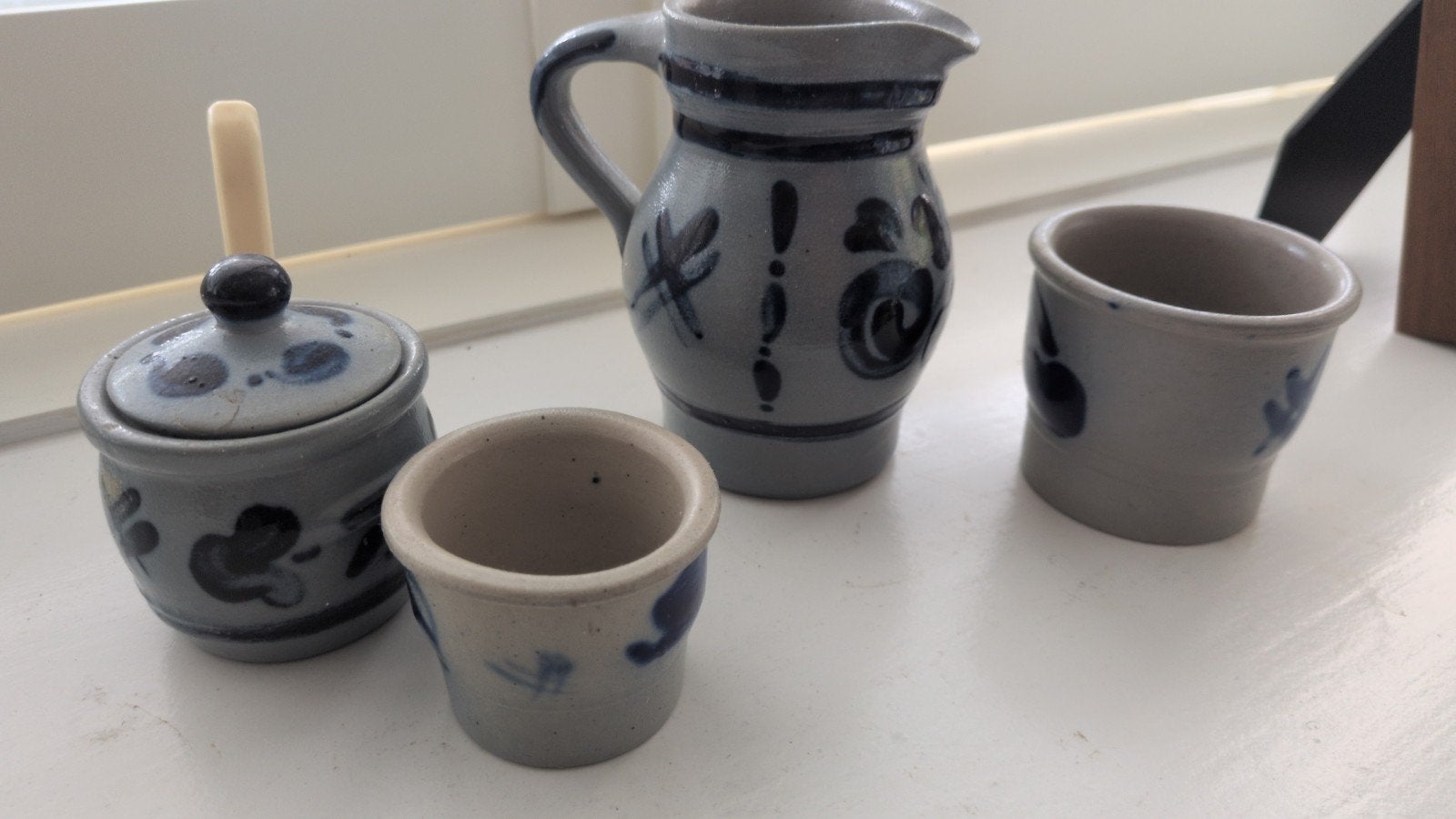 Vintage aardewerk set: kannetje, potje en beker, eierdop., Ophalen of Verzenden