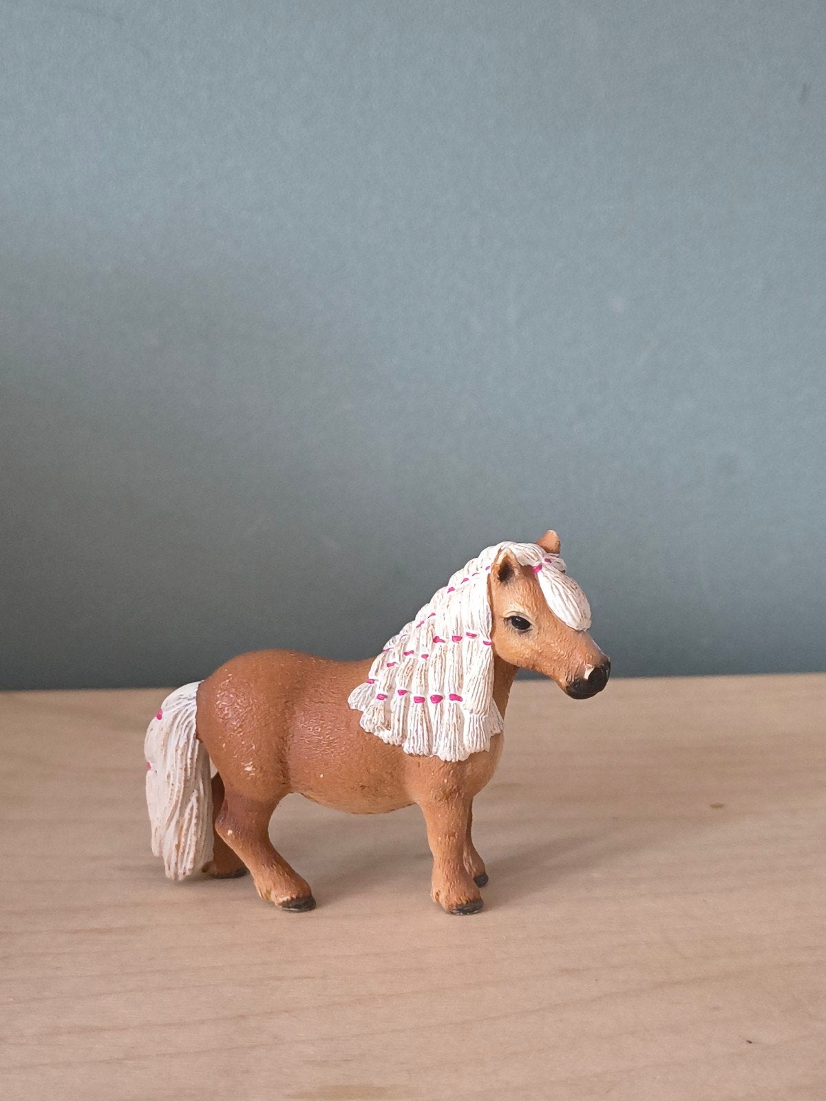 Schleich Shetland Pony met gevlochten manen, Ophalen of Verzenden, Zo goed als nieuw, Jongen of Meisje