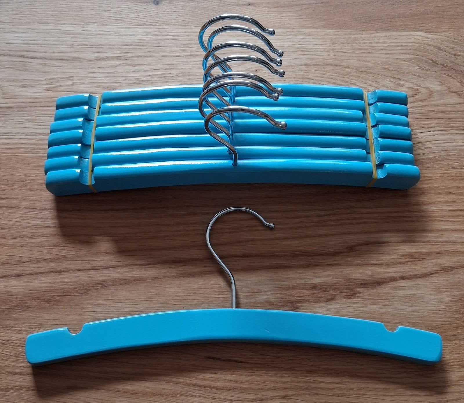 8 blauwe houten kledinghangers voor kinderen, Ophalen of Verzenden, Zo goed als nieuw